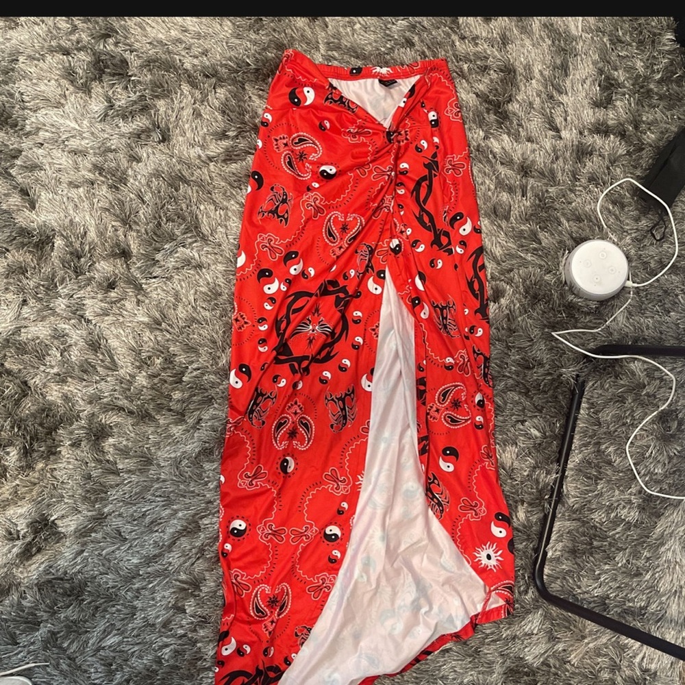 High slit skirt